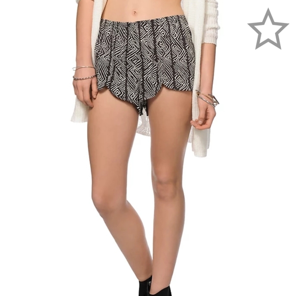 Volcom | Pull On Geometric Aztec Print Short Shorts - Picture 2 of 13